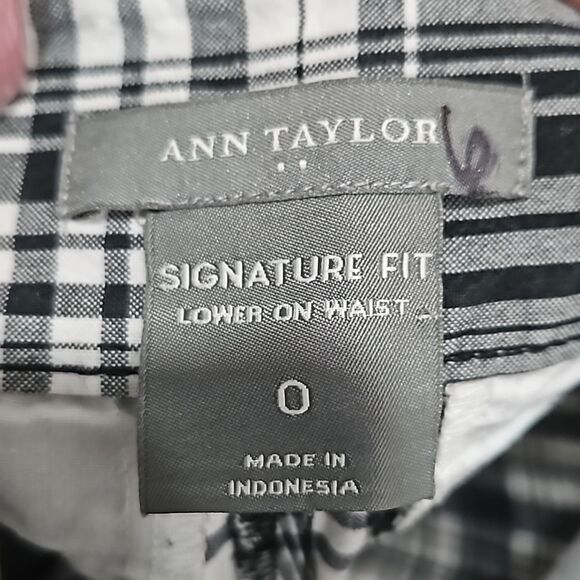 Ann Taylor Signature Fit Shorts - Picture 3 of 3